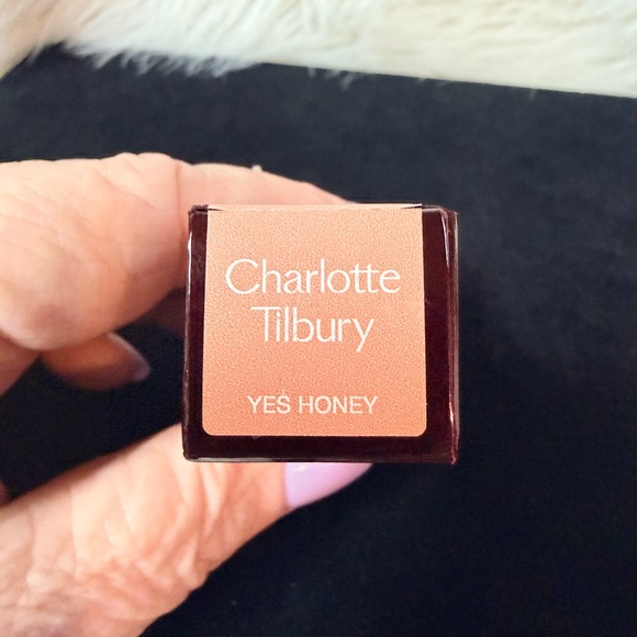 Charlotte Tilbury Yes Honey Lipstick - Picture 5 of 5